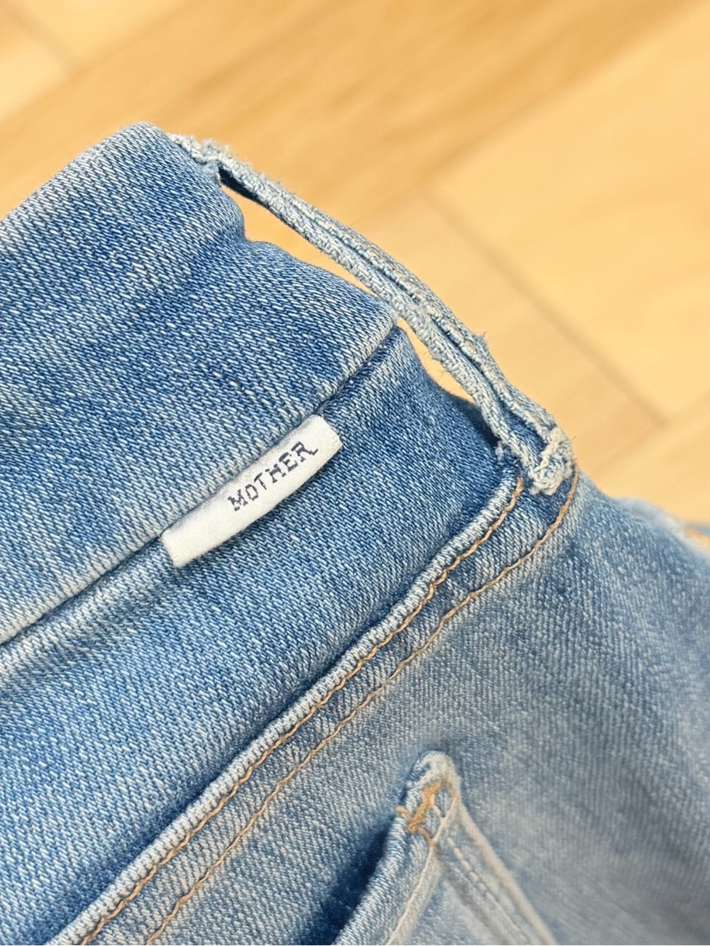 MOTHER Women’s The Looker Ankle Chew Denim Jeans in Mums the Word - Picture 4 of 10